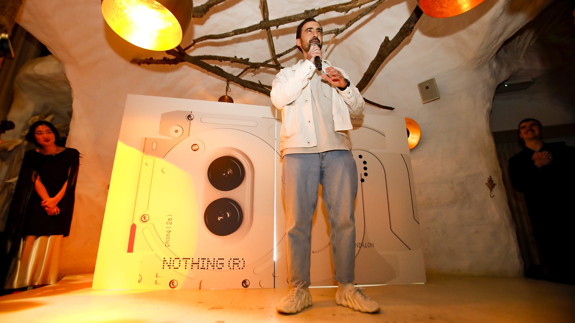 Presentación en el lanzamiento de producto NOTHING (R), evento producido por DBOX events